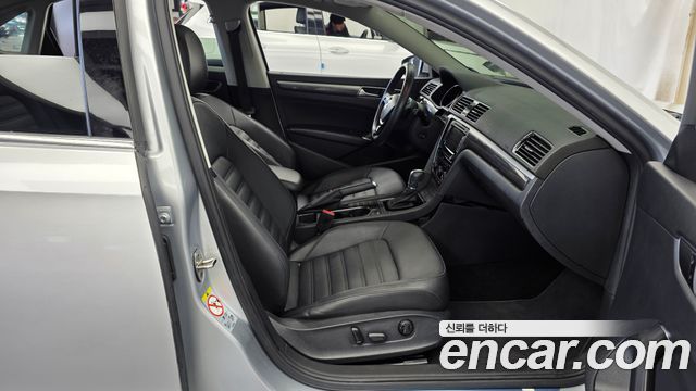 Volkswagen Passat 2018 — photo 17