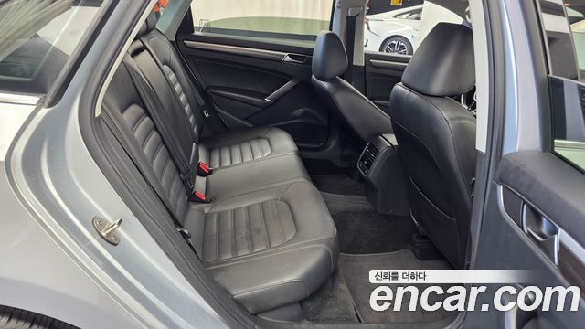 Volkswagen Passat 2018 — photo 18