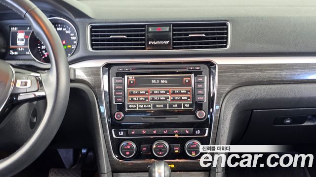 Volkswagen Passat 2018 — photo 20