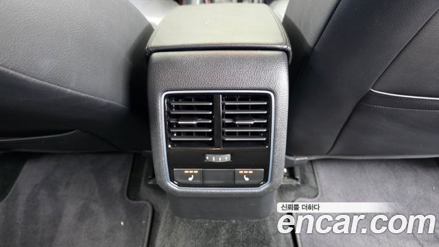 Volkswagen Passat 2018 — photo 24