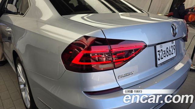 Volkswagen Passat 2018 — photo 9
