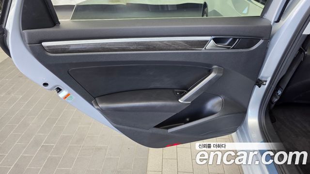 Volkswagen Passat 2018 — photo 15