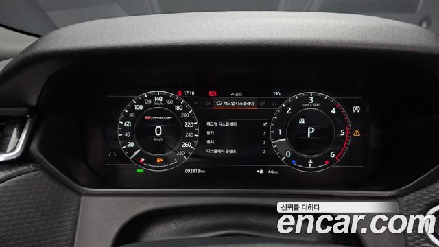 Land Rover Range Rover Velar 2018 — photo 11