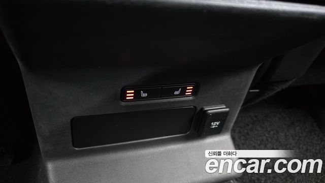Land Rover Range Rover Velar 2018 — photo 25