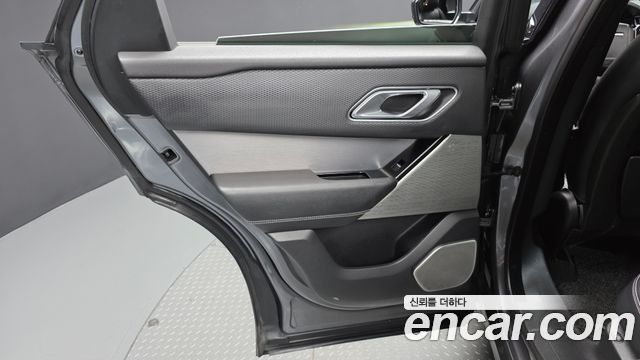 Land Rover Range Rover Velar 2018 — photo 15