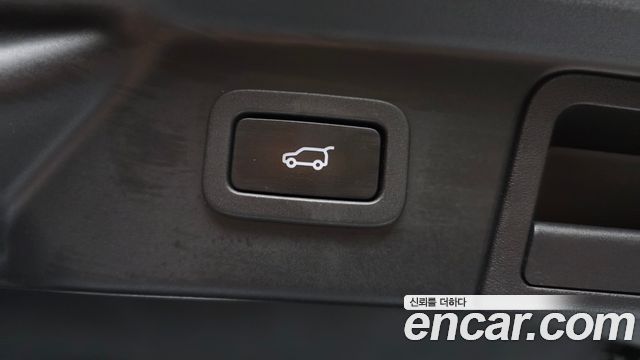 Land Rover Range Rover Velar 2018 — photo 27