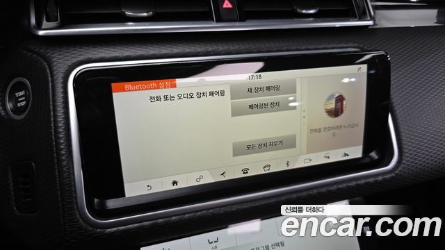 Land Rover Range Rover Velar 2018 — photo 28