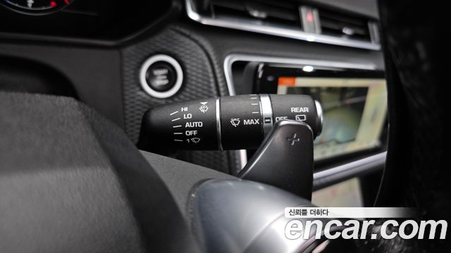 Land Rover Range Rover Velar 2018 — photo 32