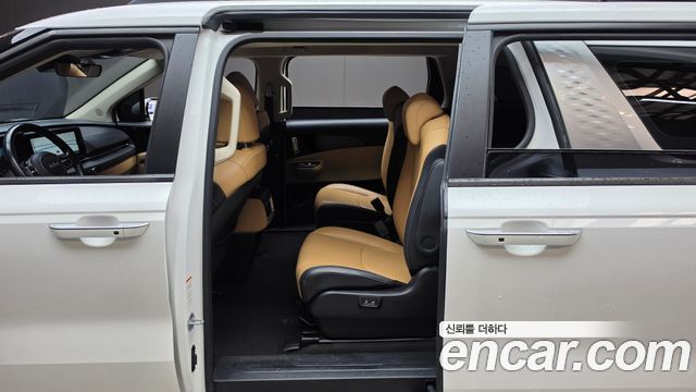 Kia Canival 2022 — photo 16