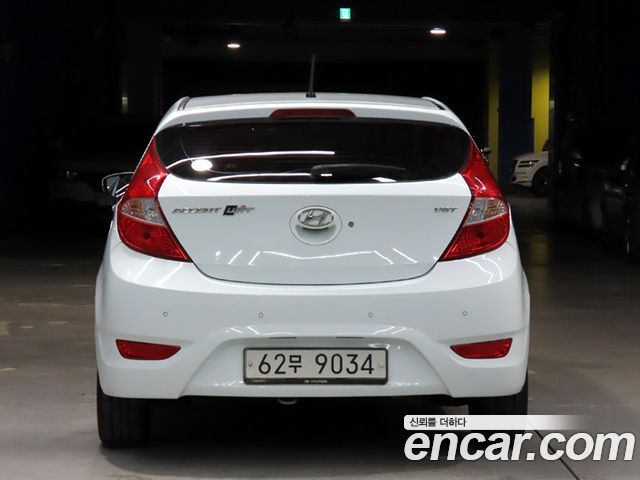 Hyundai Accent 2012 — photo 3