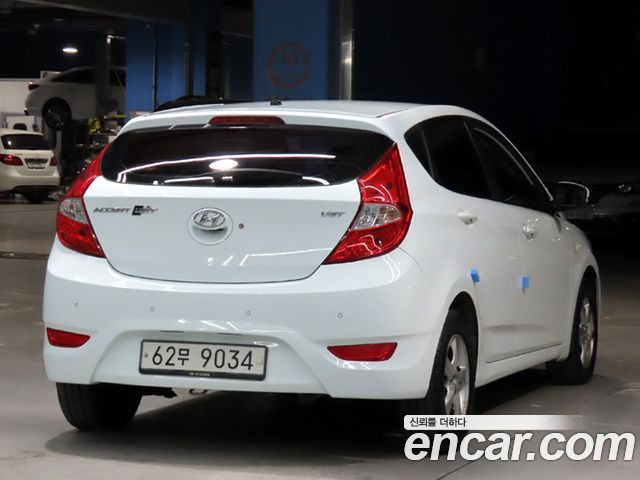 Hyundai Accent 2012 — photo 4