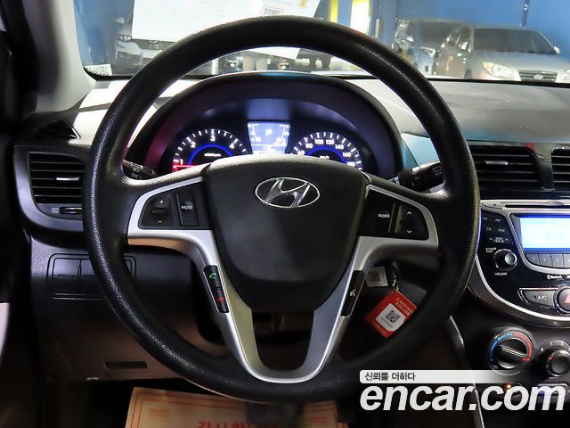 Hyundai Accent 2012 — photo 10