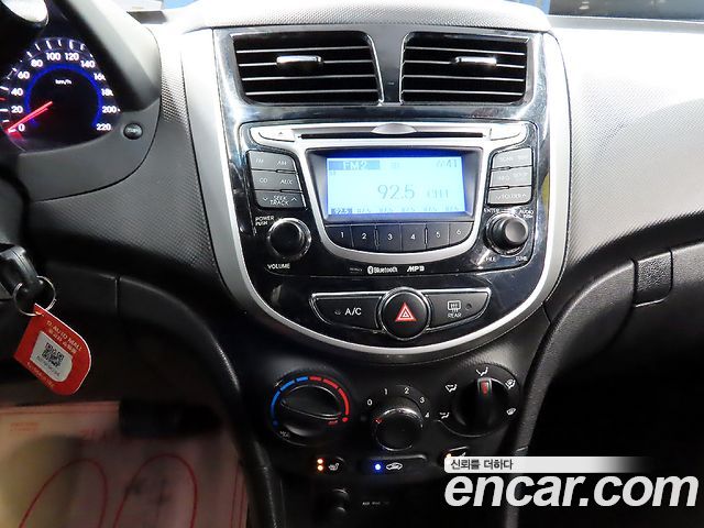 Hyundai Accent 2012 — photo 12
