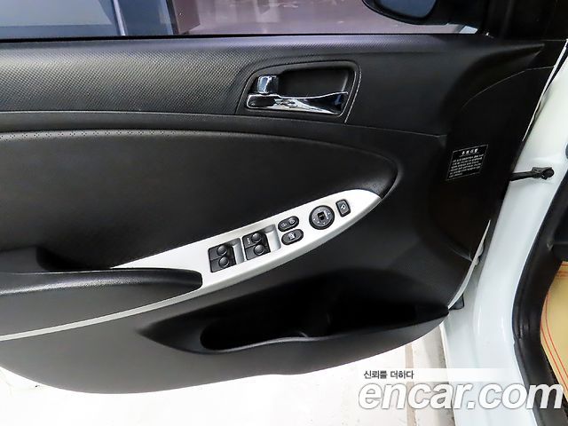 Hyundai Accent 2012 — photo 14