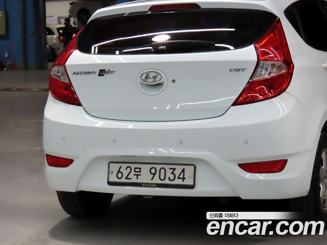 Hyundai Accent 2012 — photo 17