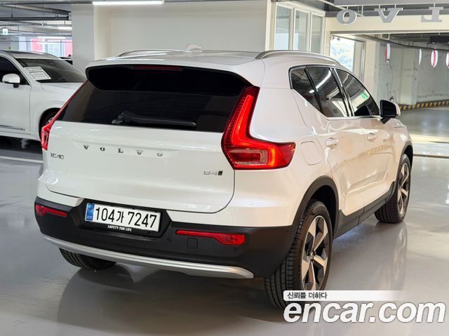 Volvo XC40 2026 — photo 2