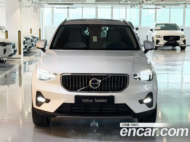 Volvo XC40 2026 — photo 3