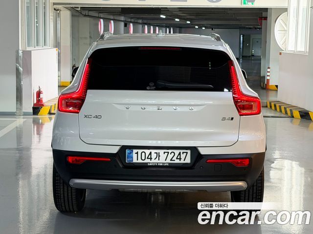 Volvo XC40 2026 — photo 4