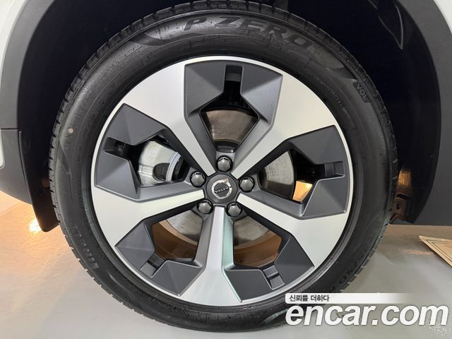 Volvo XC40 2026 — photo 5