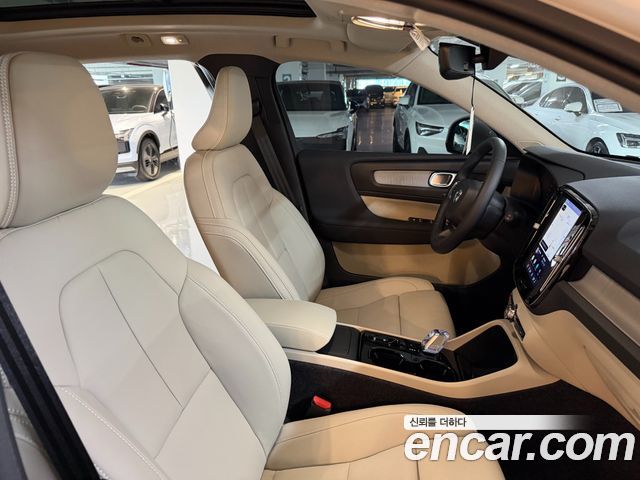 Volvo XC40 2026 — photo 10