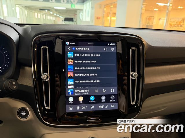 Volvo XC40 2026 — photo 14