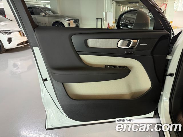 Volvo XC40 2026 — photo 16