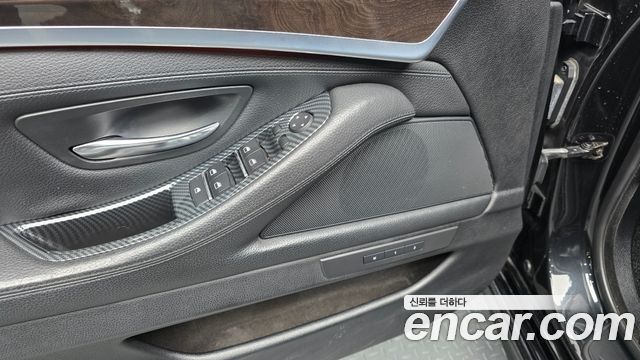 BMW 5-Series 2013 — photo 25