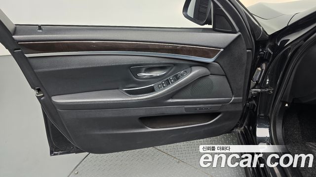BMW 5-Series 2013 — photo 14