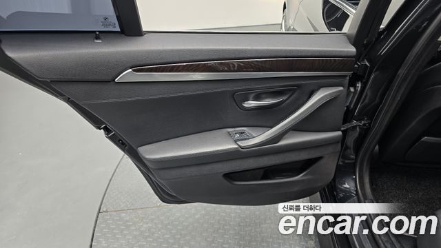 BMW 5-Series 2013 — photo 15