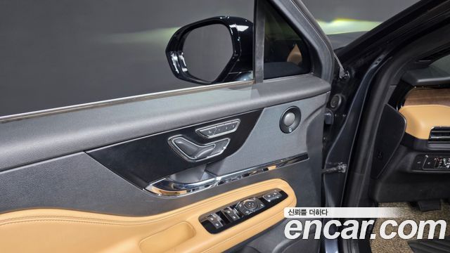 Lincoln Corsair 2021 — photo 38