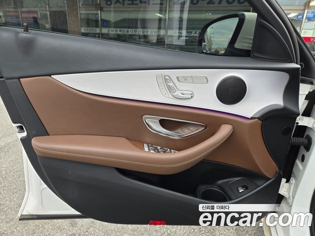 Mercedes-Benz E-Class 2021 — photo 7