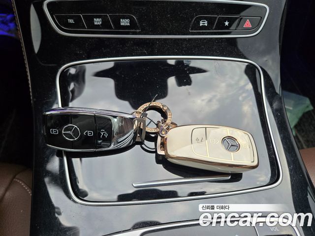 Mercedes-Benz E-Class 2021 — photo 9