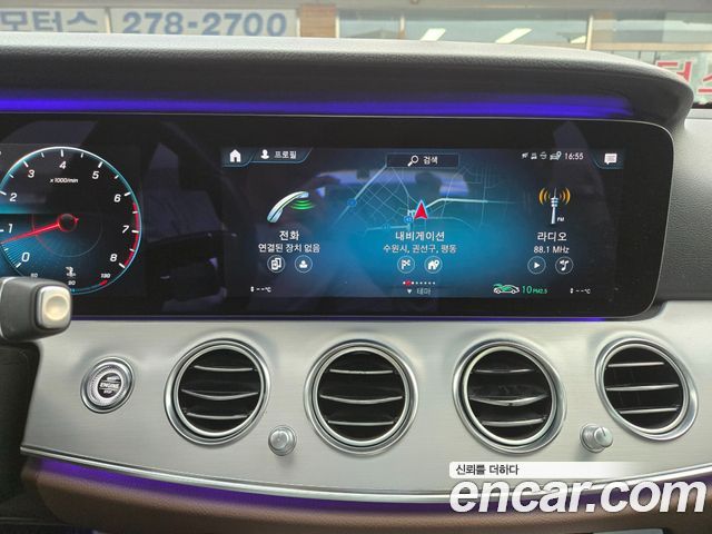 Mercedes-Benz E-Class 2021 — photo 10