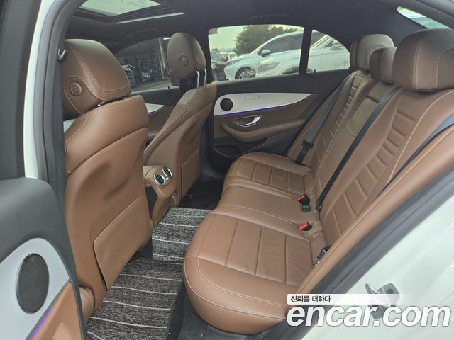 Mercedes-Benz E-Class 2021 — photo 13