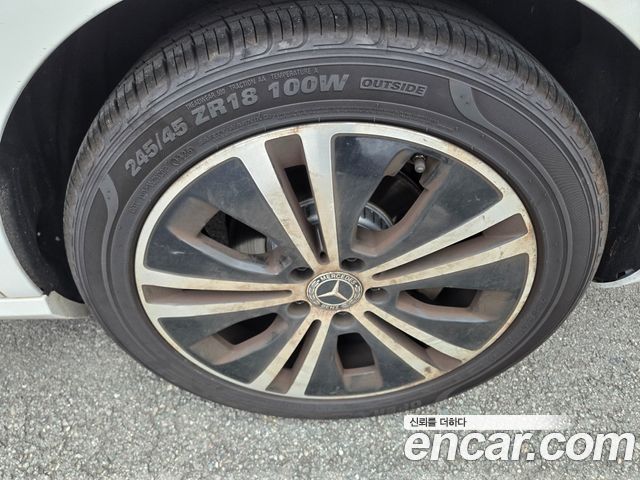 Mercedes-Benz E-Class 2021 — photo 14