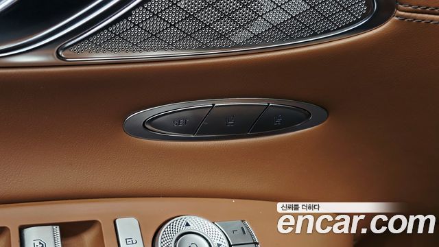 Genesis GV70 2023 — photo 26