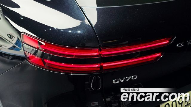 Genesis GV70 2023 — photo 9