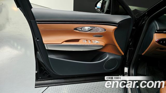 Genesis GV70 2023 — photo 14