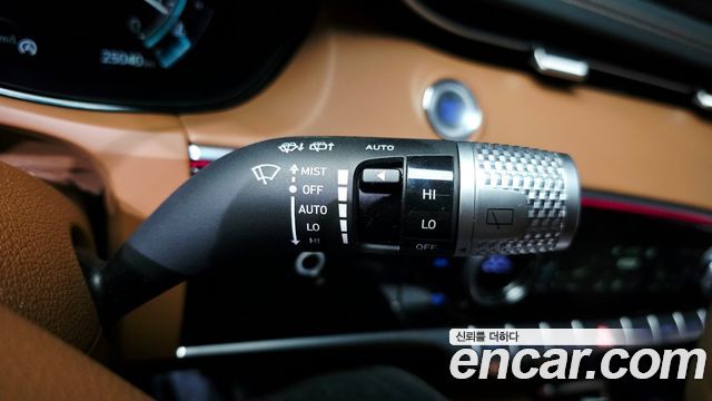 Genesis GV70 2023 — photo 29