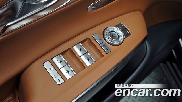 Genesis GV70 2023 — photo 30