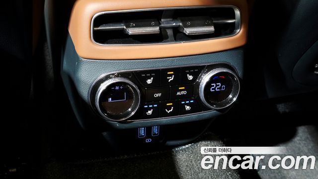 Genesis GV70 2023 — photo 33
