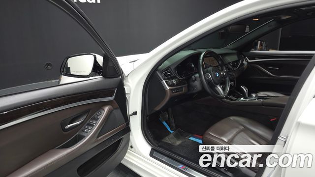 BMW 5-Series 2016 — photo 13