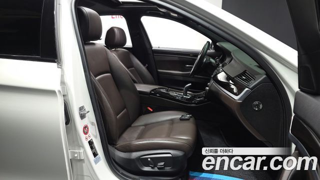 BMW 5-Series 2016 — photo 17