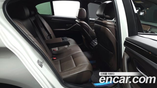 BMW 5-Series 2016 — photo 18