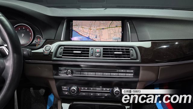 BMW 5-Series 2016 — photo 20