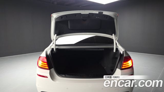 BMW 5-Series 2016 — photo 26