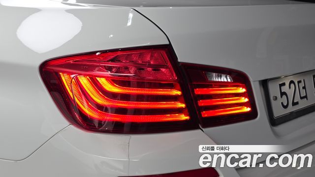BMW 5-Series 2016 — photo 9
