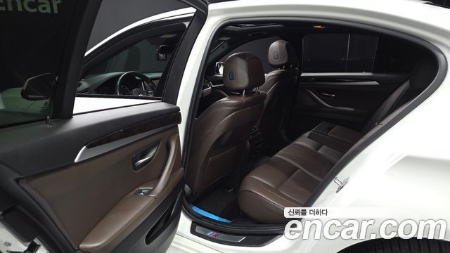BMW 5-Series 2016 — photo 16