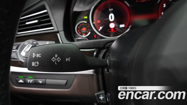 BMW 5-Series 2016 — photo 34