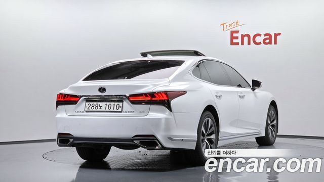 Lexus LS 2022 — photo 2
